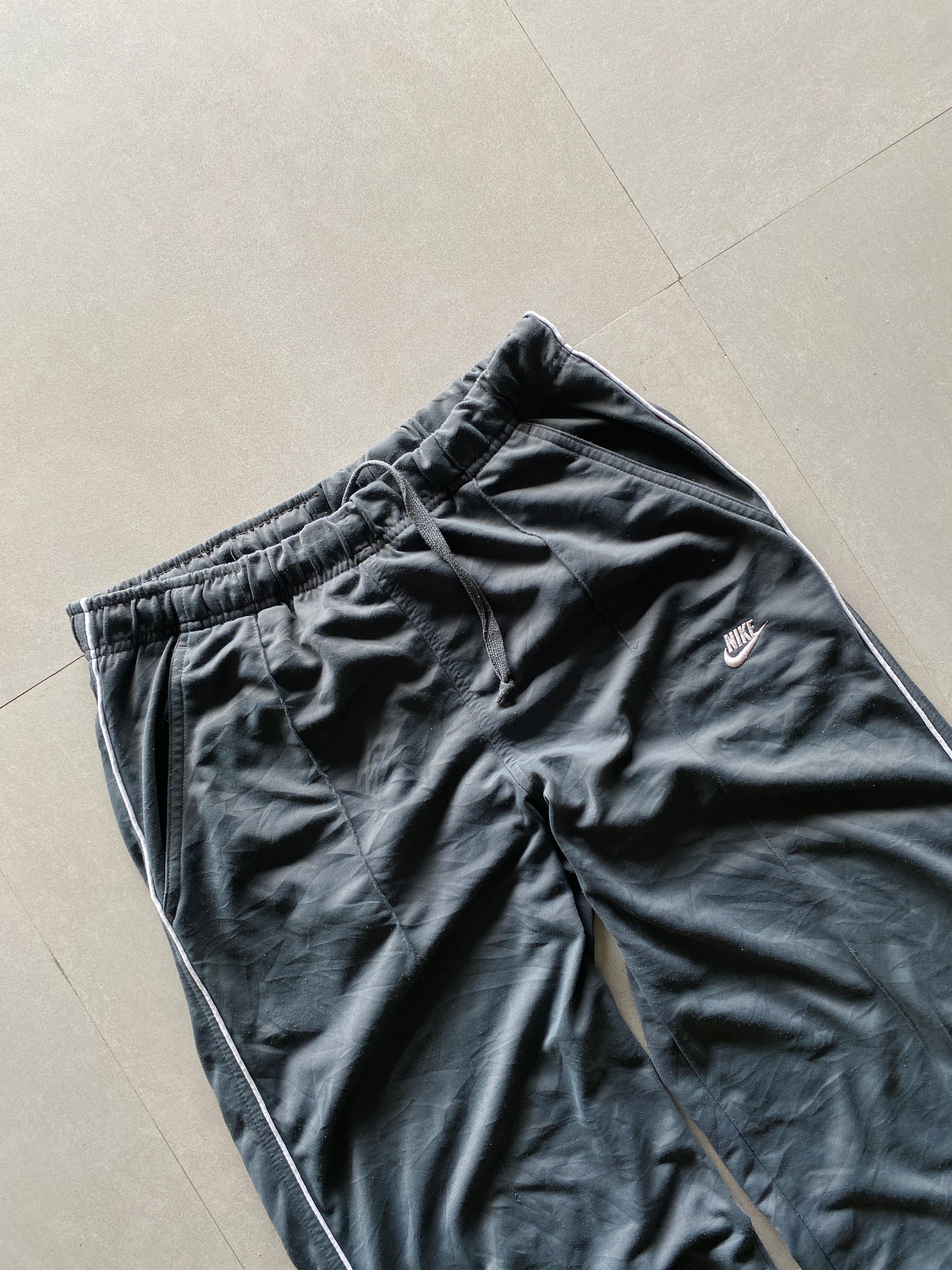VINTAGE NIKE BAGGY TRACK PANT - S