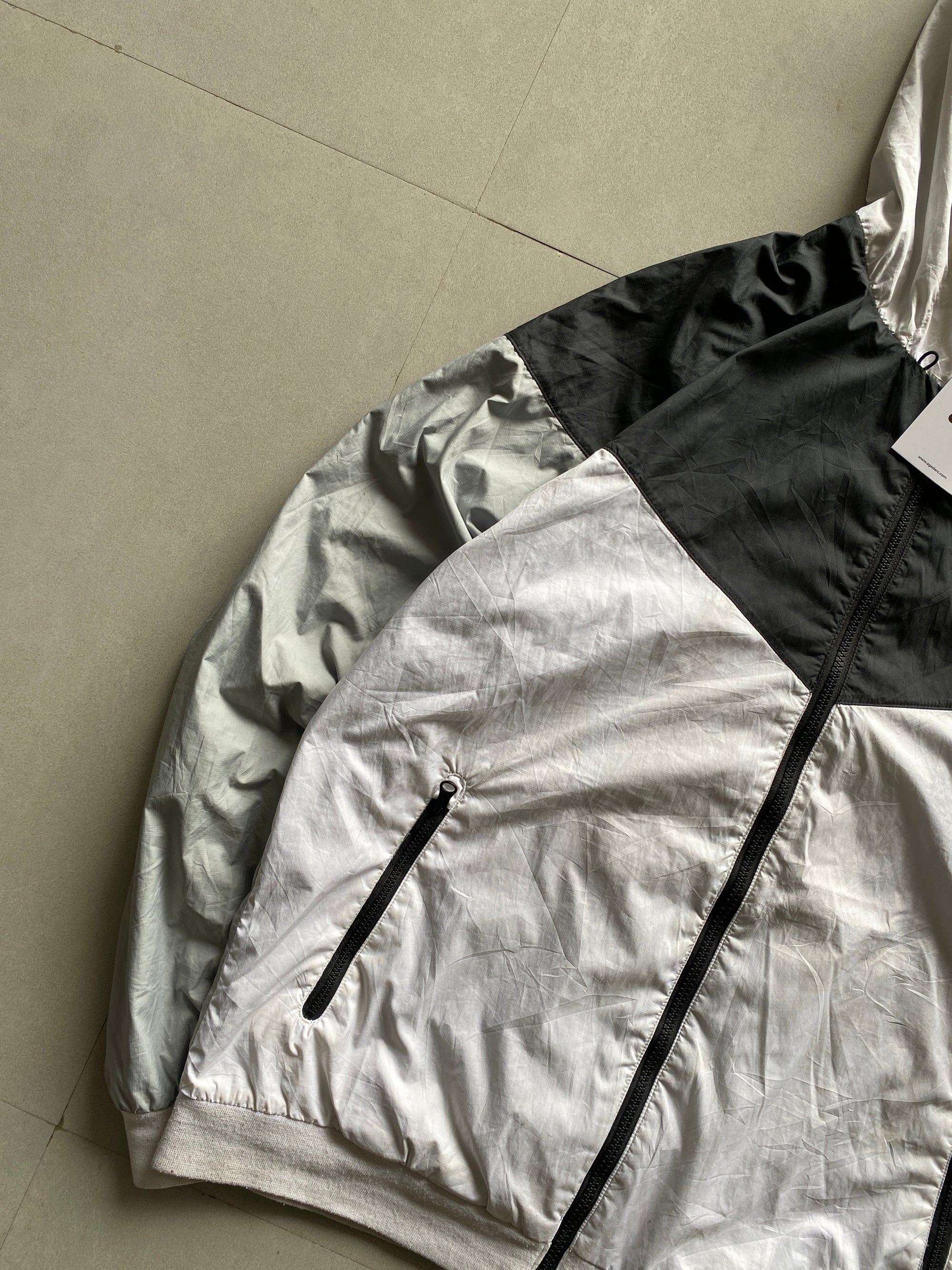 VINTAGE NIKE HOODED JACKET - L