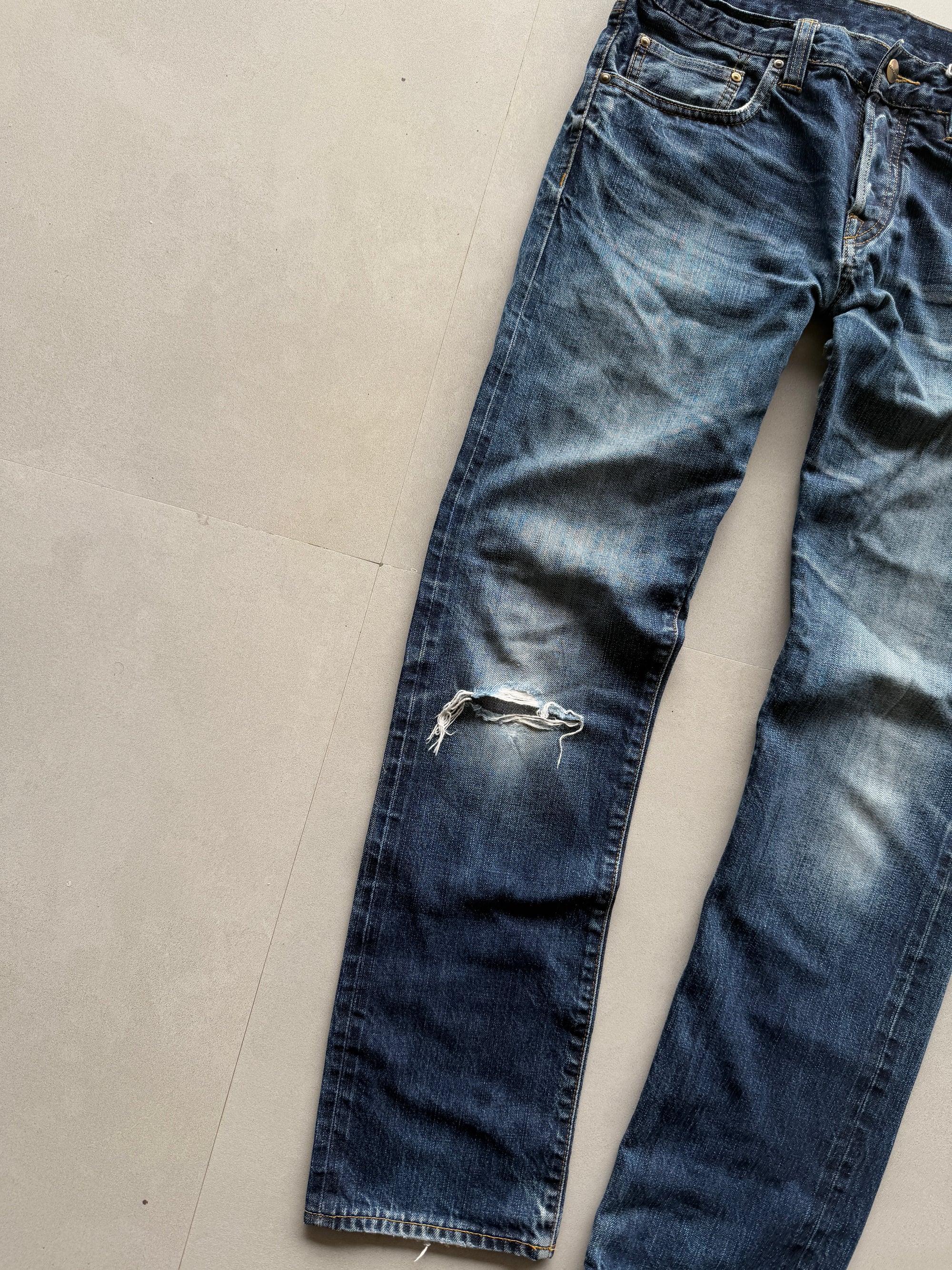 CARHARTT DISTRESSED DENIM - M