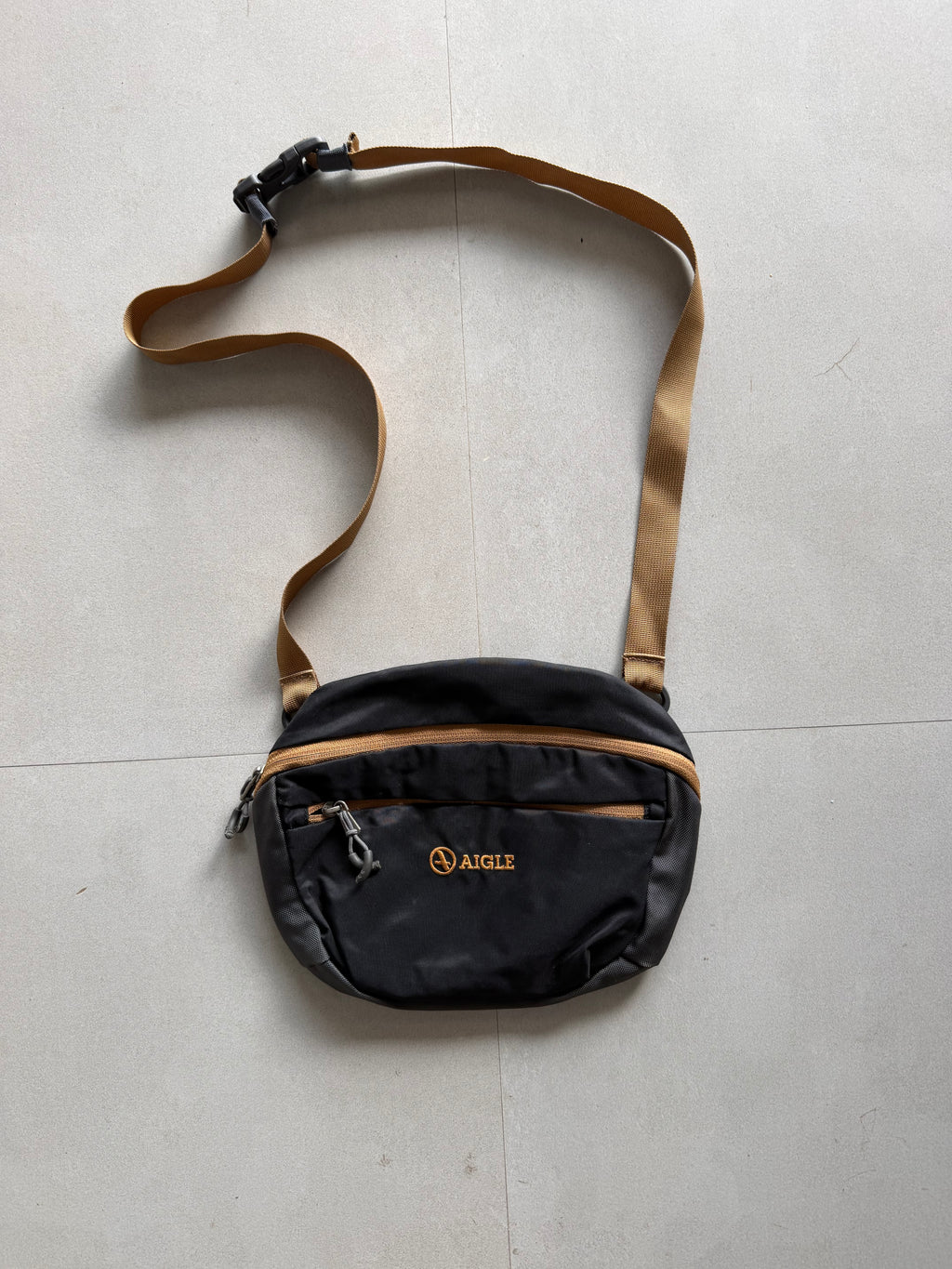 AIGLE SHOULDER BAG