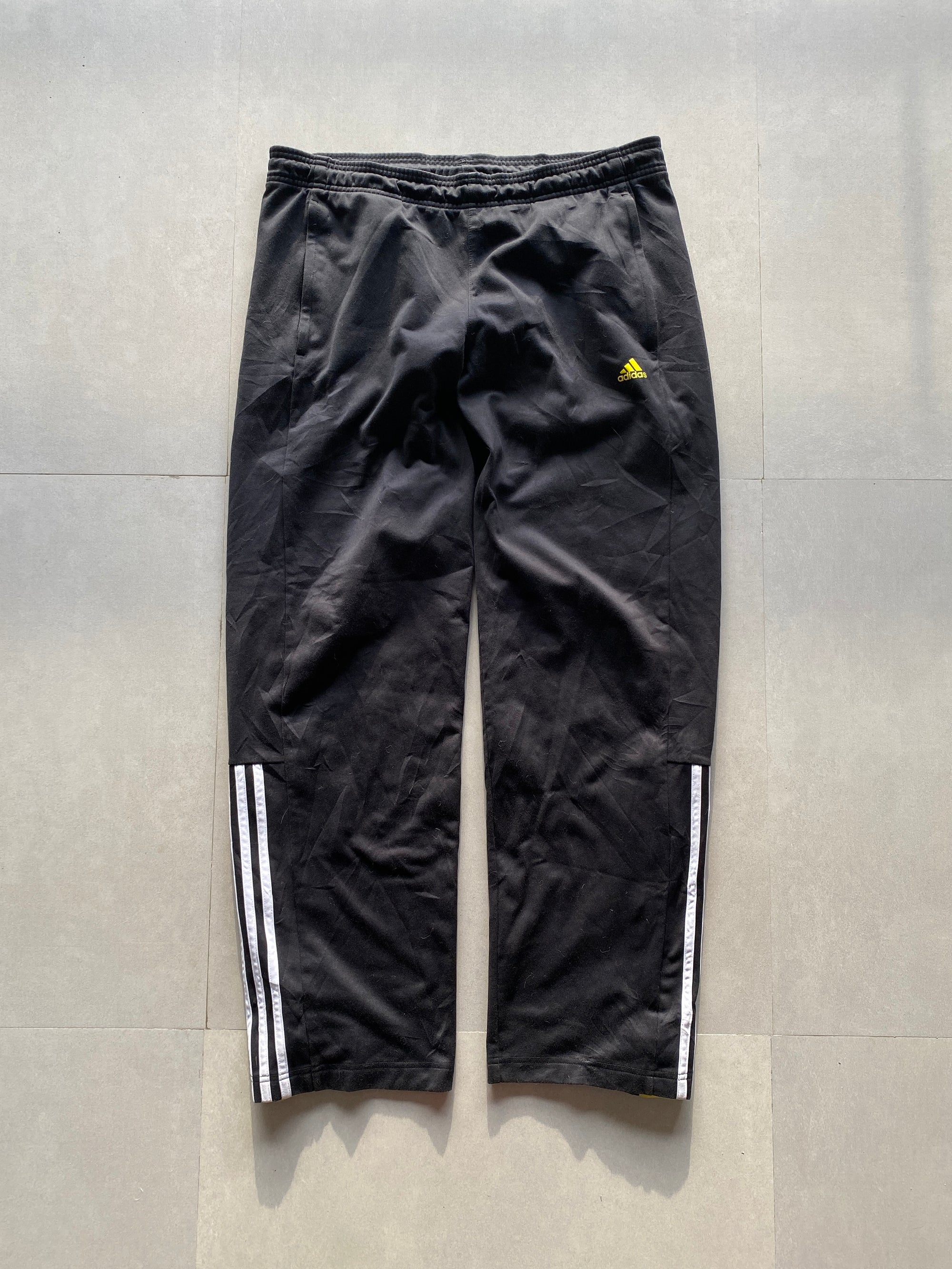 ADIDAS STRIPED TRACK - L