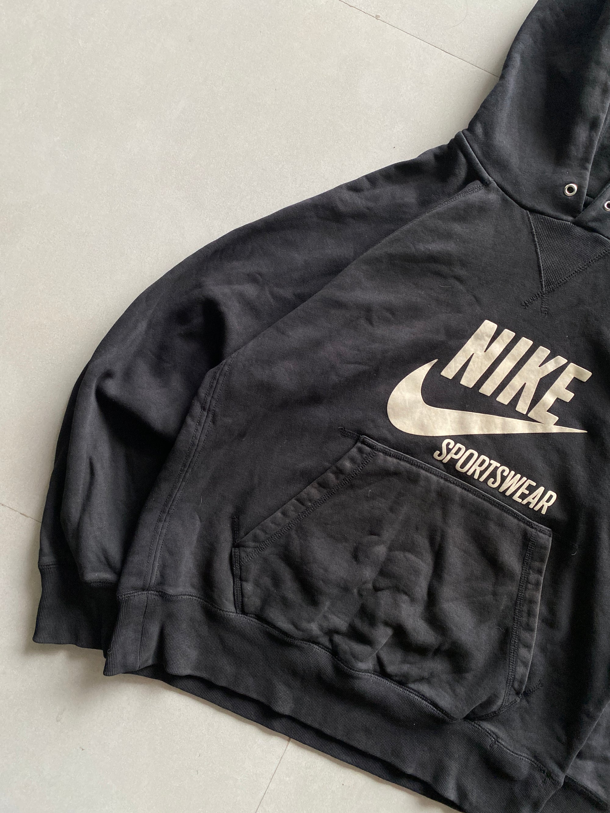 VINTAGE NIKE HOODIE - M