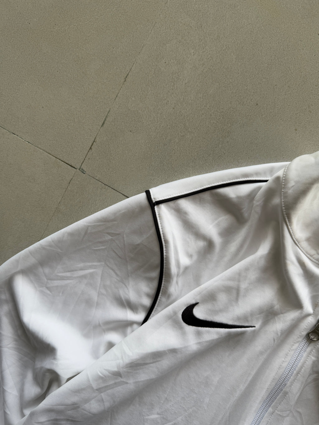 NIKE WHITE TRACK JACKET - XL