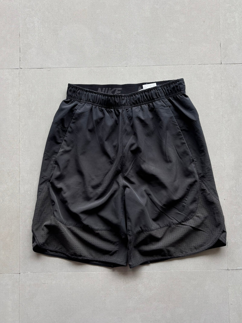 NIKE DRI-FIT SHORTS - L