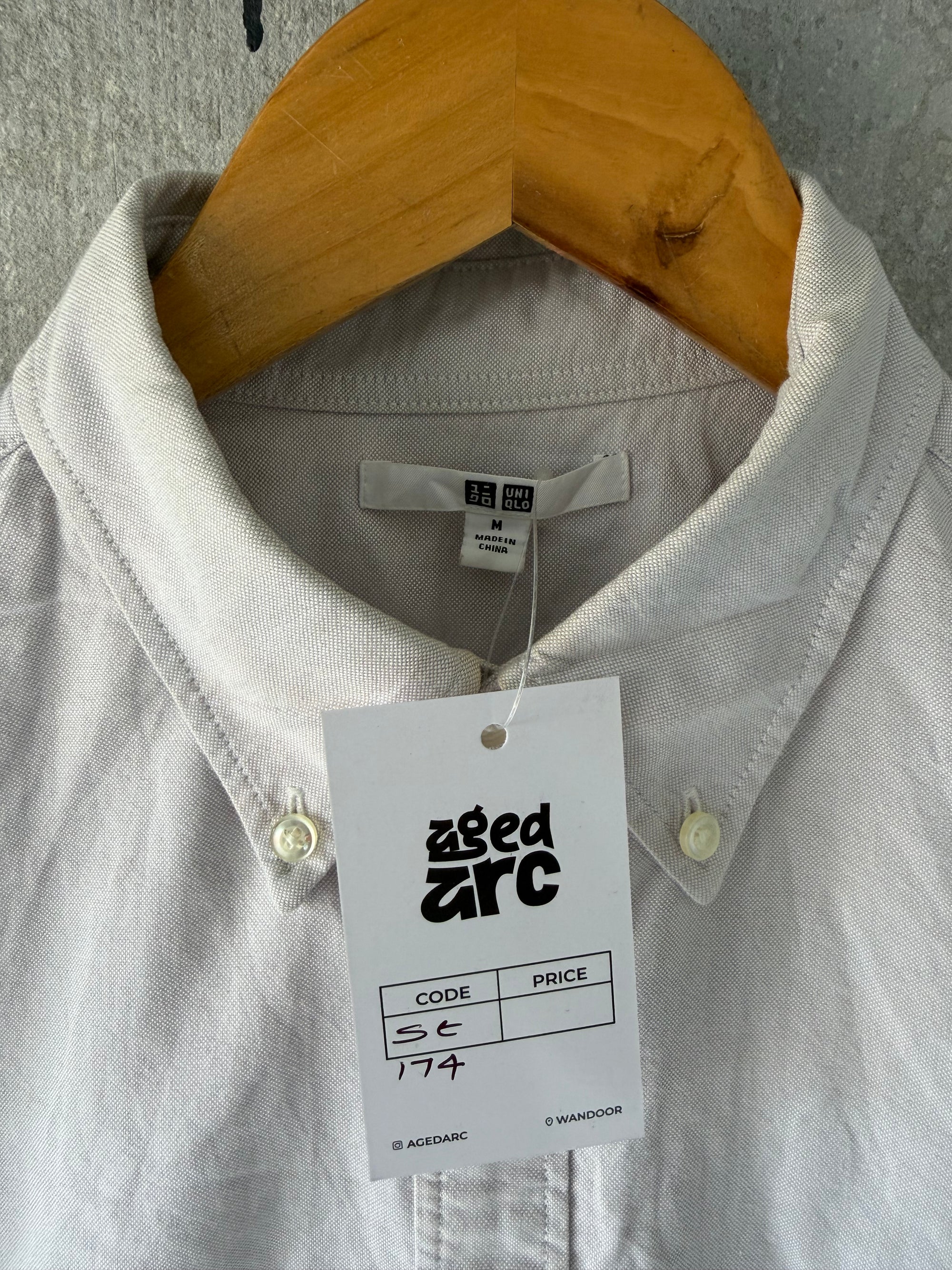 UNIQLO SHIRT ST174 - M