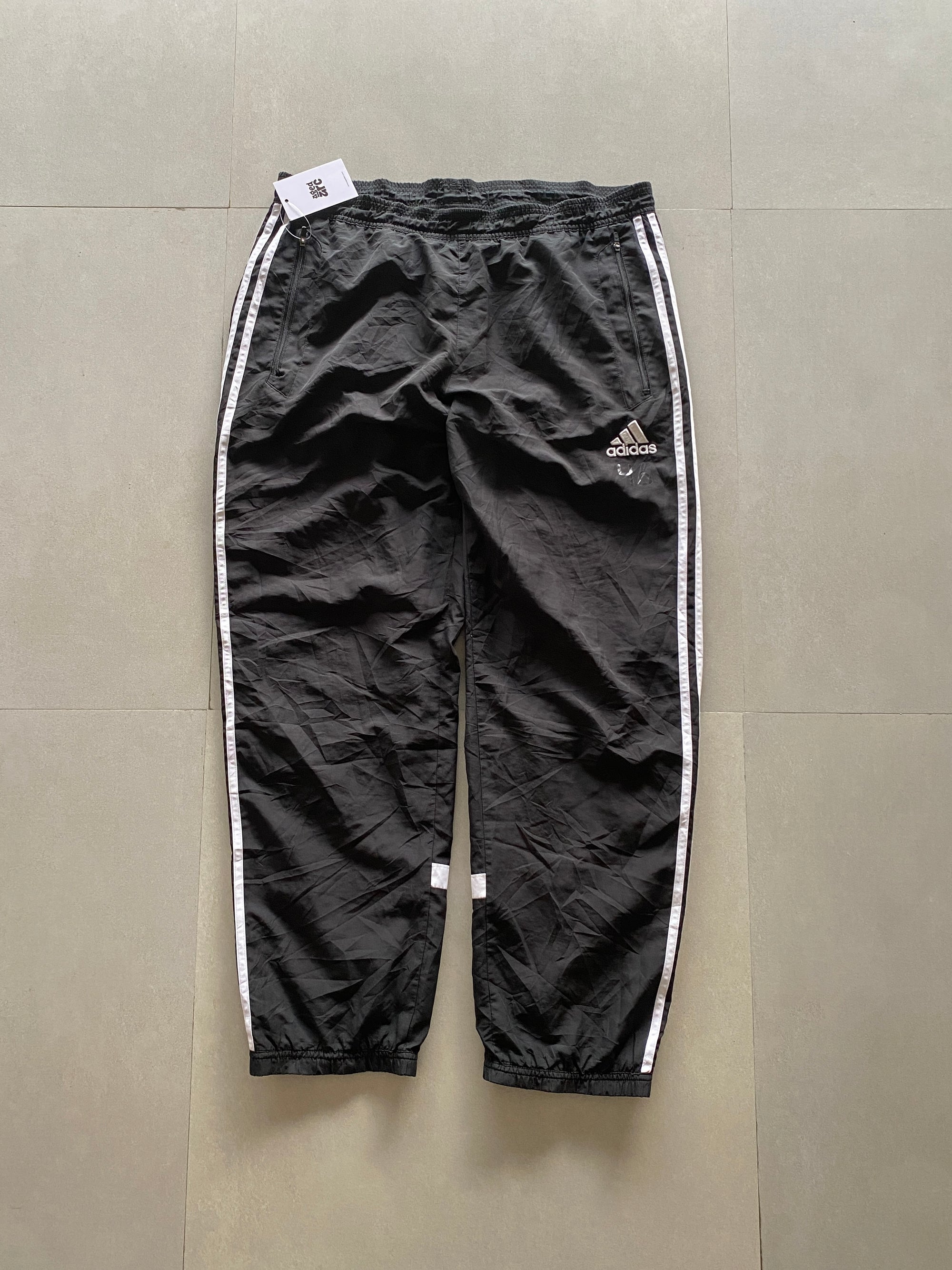 ADIDAS STRIPED TRACK PANT - L