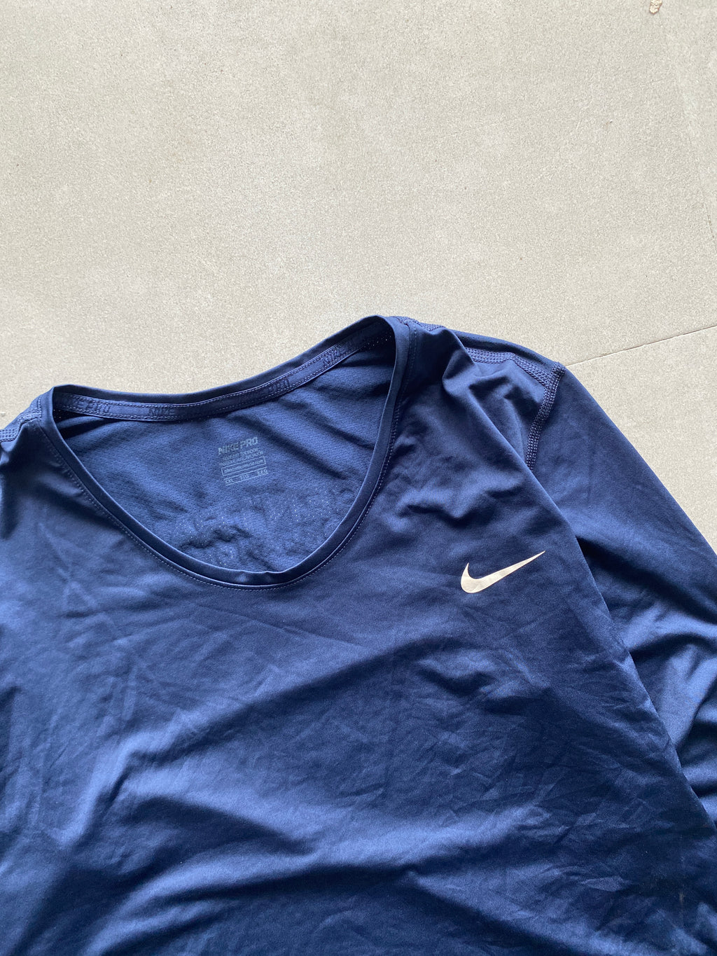 NIKE DRI-FIT TEE - S