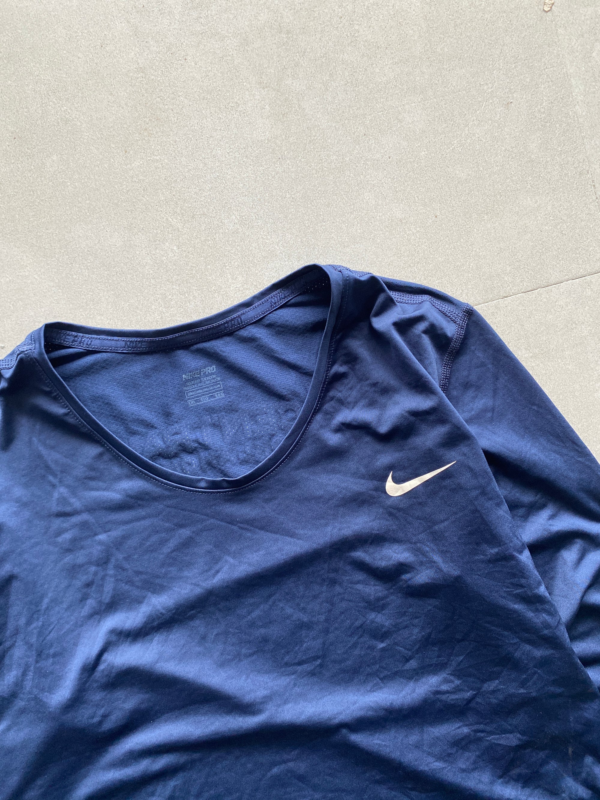 NIKE DRI-FIT TEE - S
