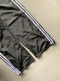 ADIDAS STRIPED BAGGY TRACK PANT - M