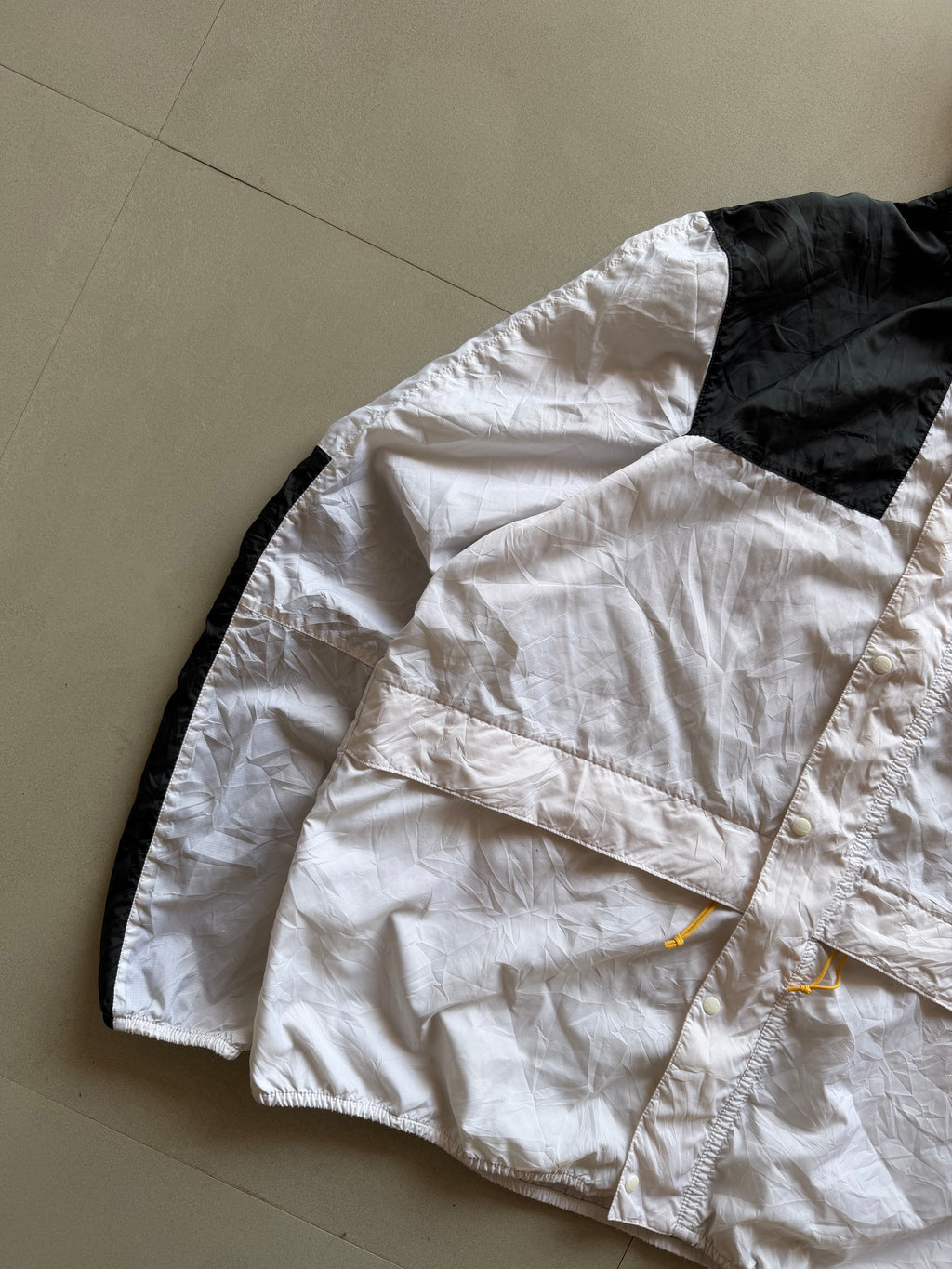 THE NORTH FACE WINBREAKER JACKET - XL