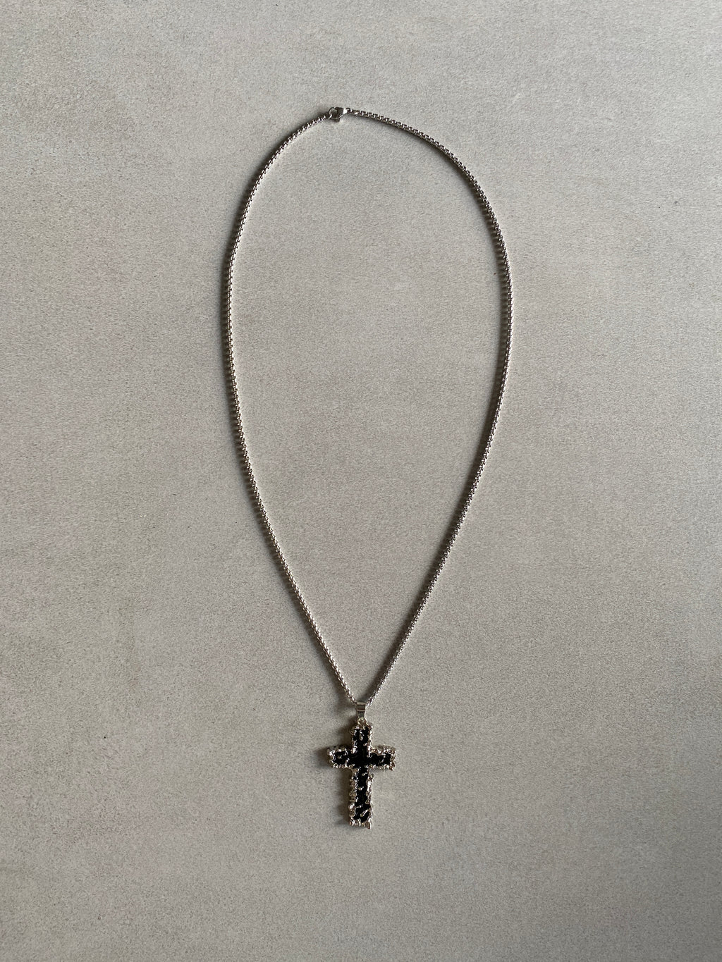 SPINEL CROSS PENDANT CHAIN