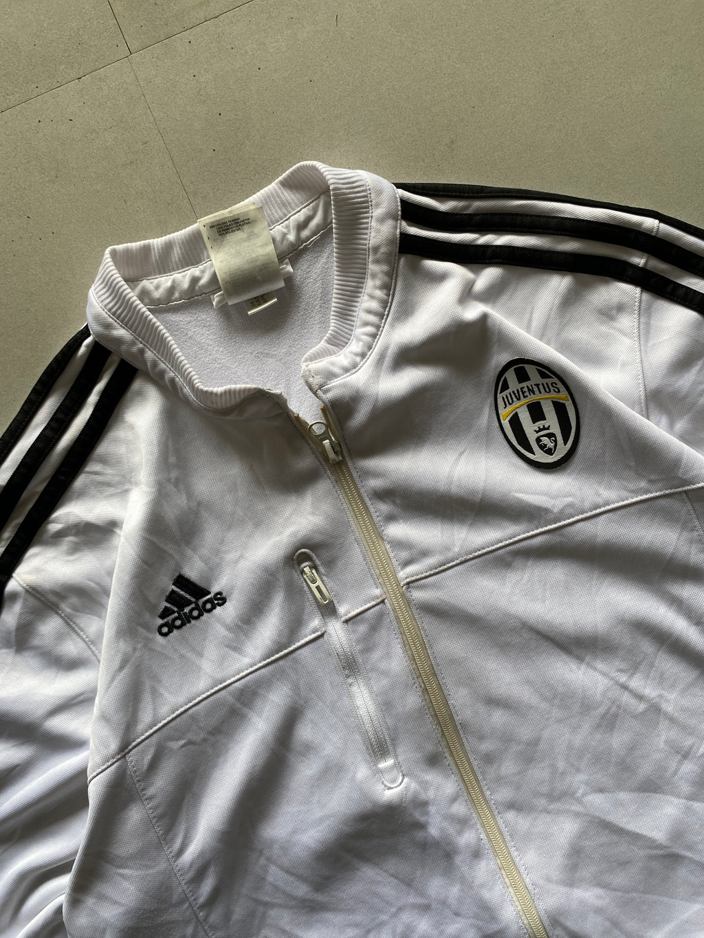 VINTAGE ADIDAS JUVENTUS STRIPED JACKET - XL