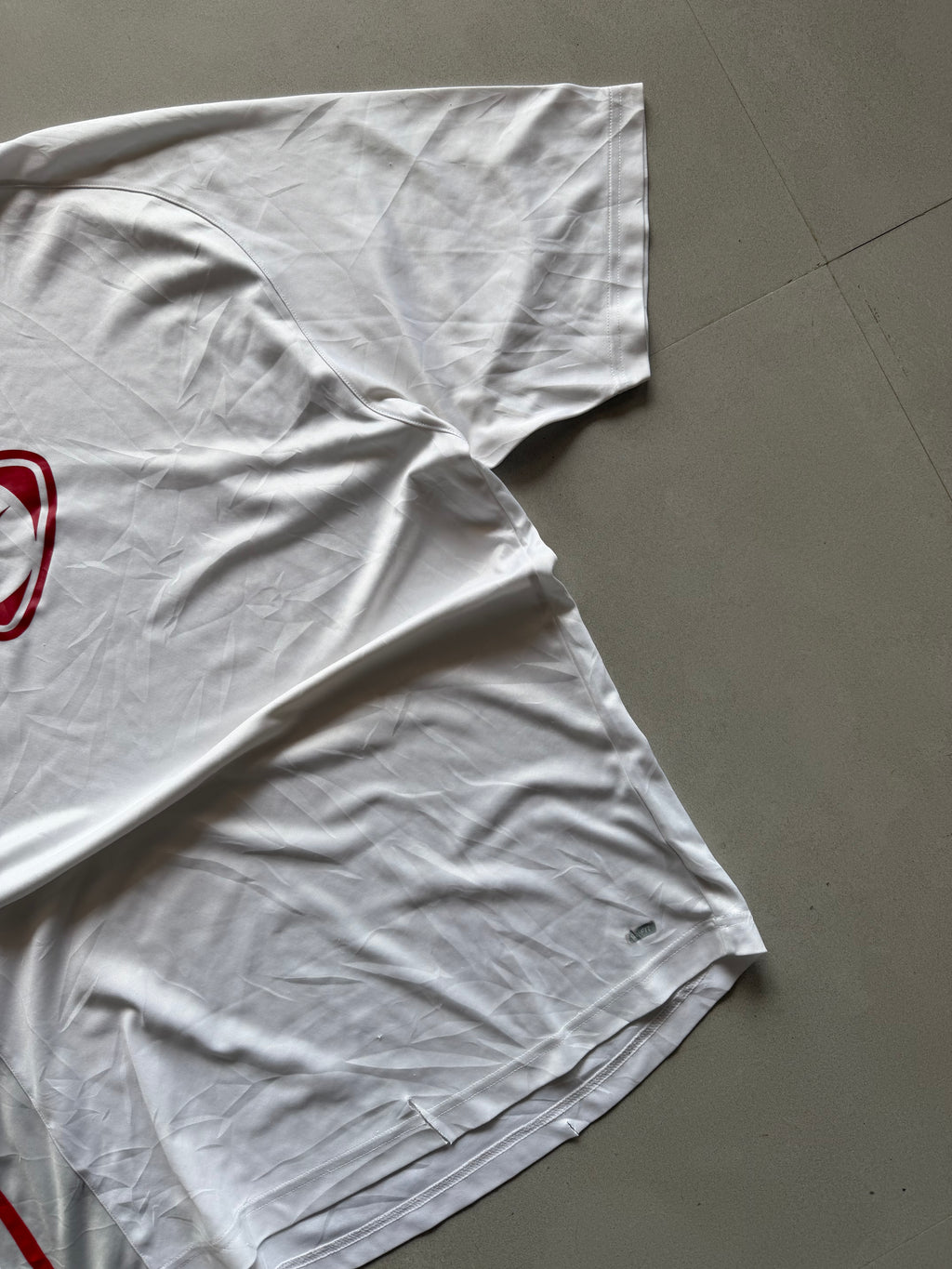 NIKE CENTRE SWOOSH DRI FIT TEE - XL