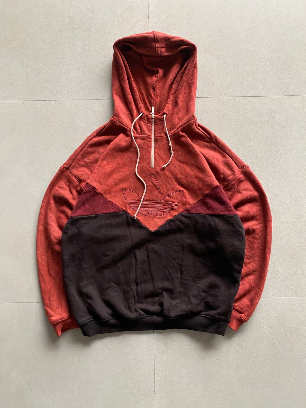 VINTAGE ADIDAS HOODIE - M