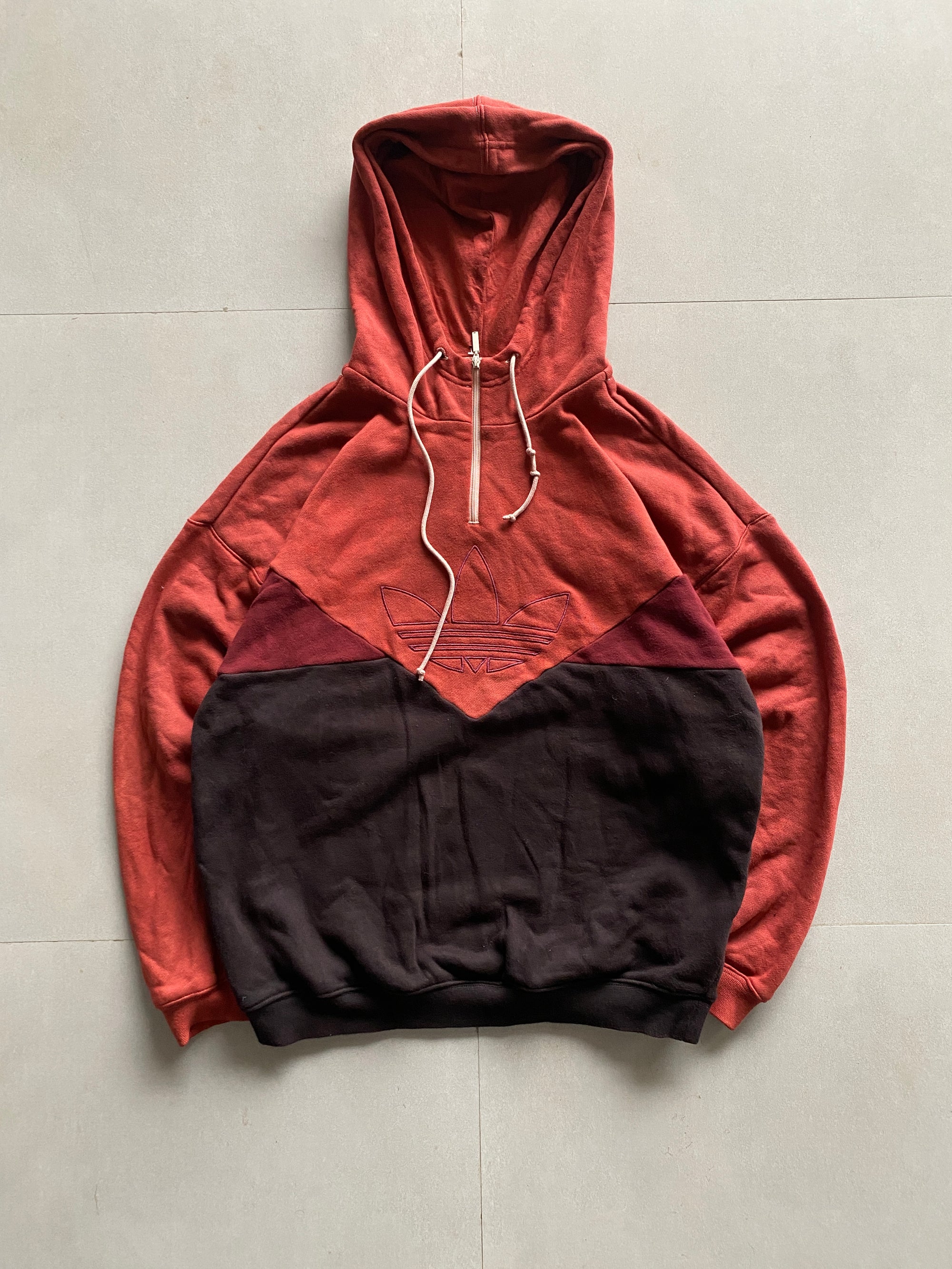 VINTAGE ADIDAS HOODIE - M