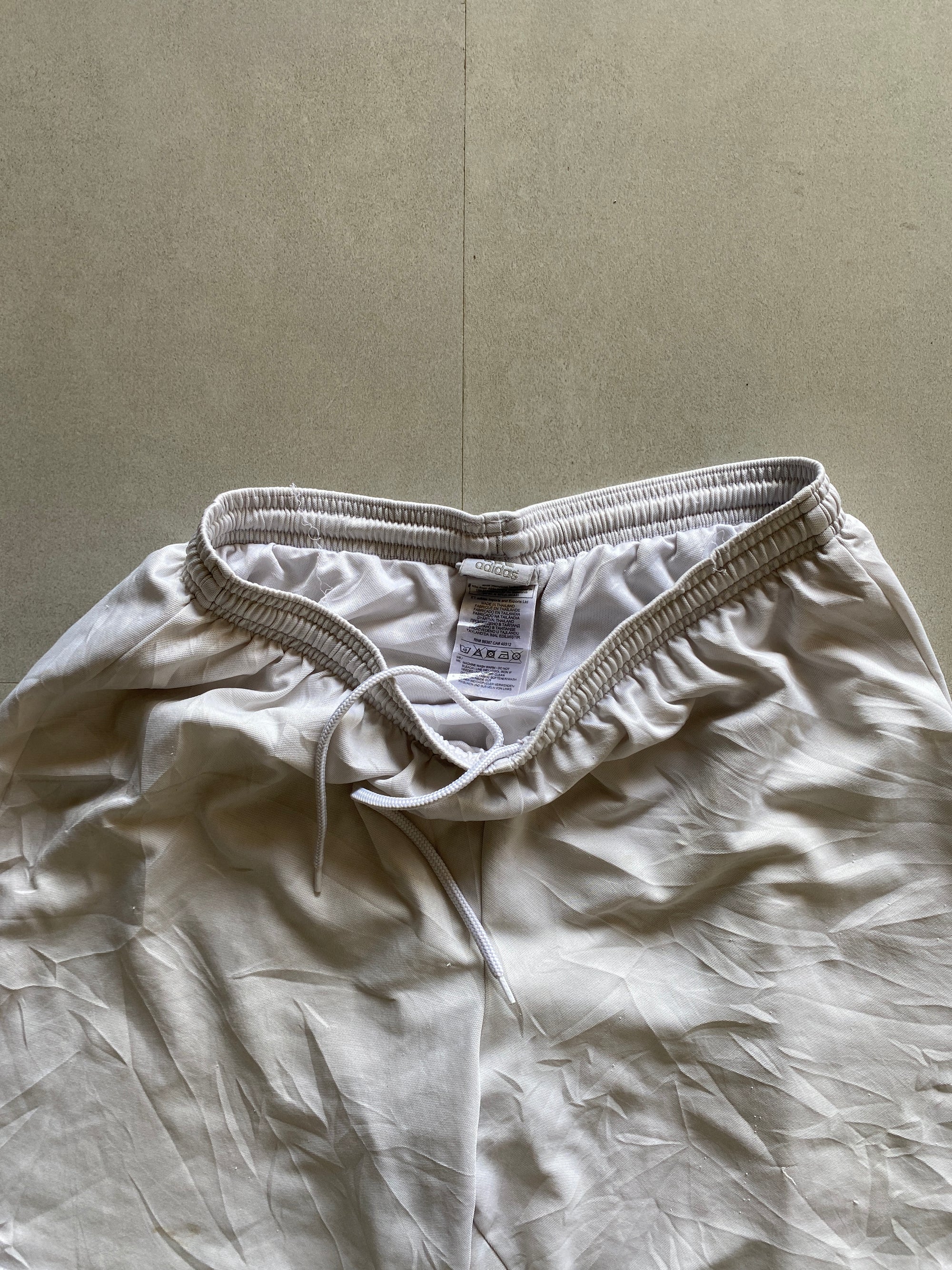 ADIDAS BASIC SHORTS - S