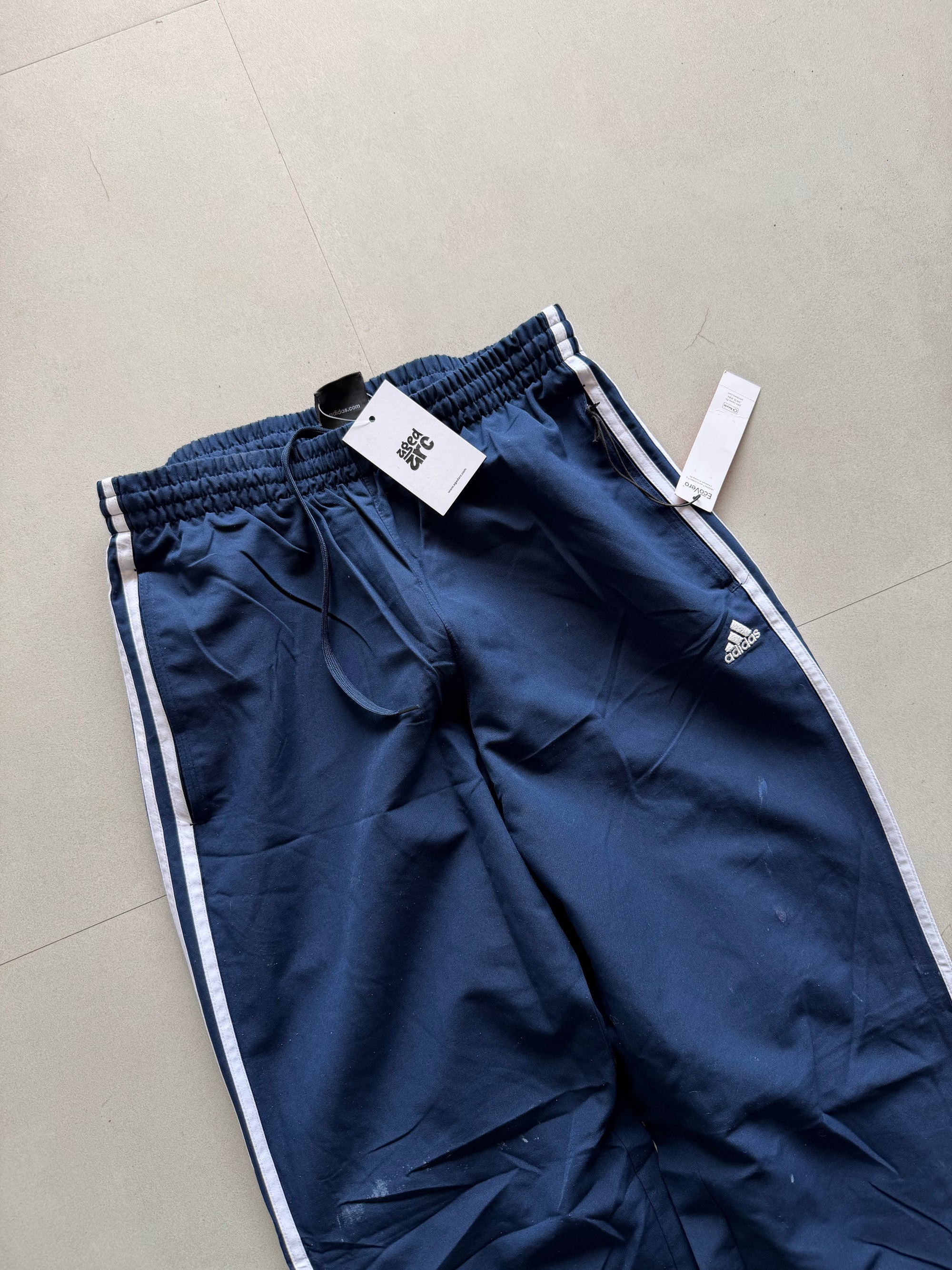 ADIDAS STRIPED BAGGY TRACK PANT110 - M