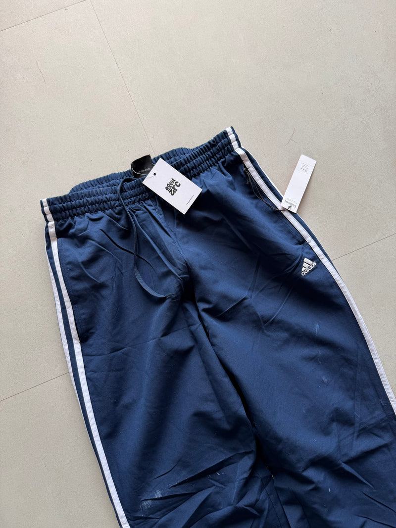ADIDAS STRIPED BAGGY TRACK PANT110 - M
