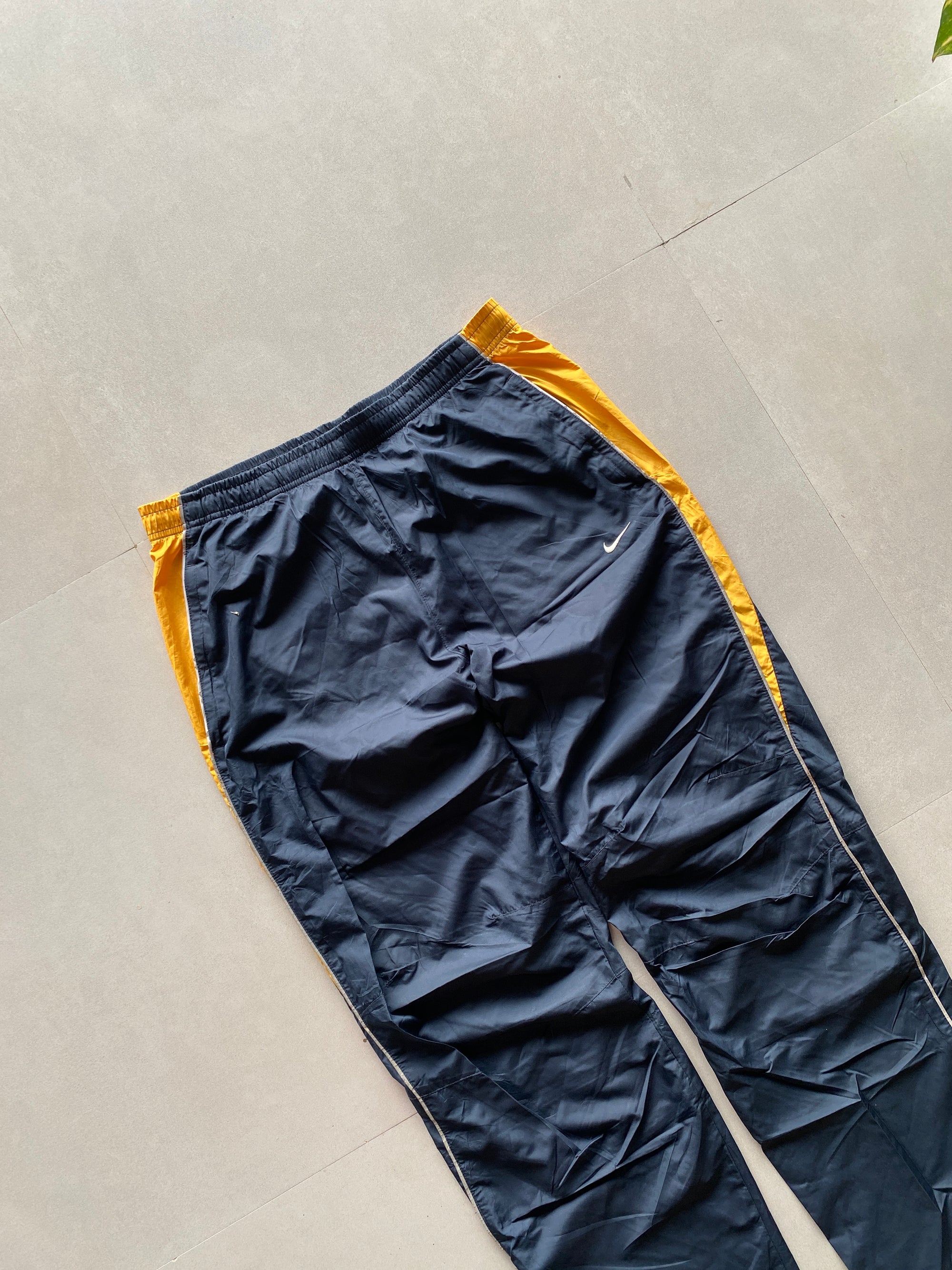 NIKE BAGGY TRACK PANT - M