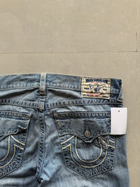 TRUE RELIGION DISTRESSED DENIM - L