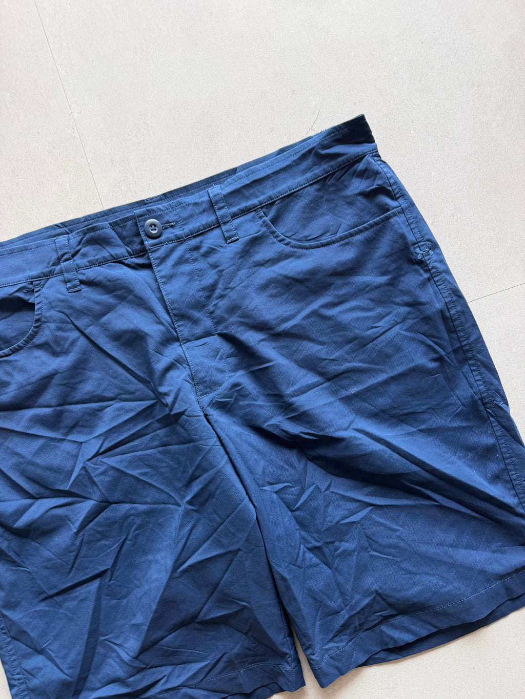 UNDER ARMOUR SHORTS - XL