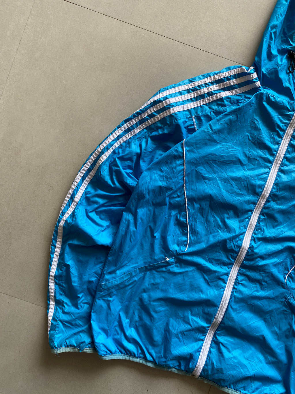 ADIDAS STRIPED HOOD JACKET - M