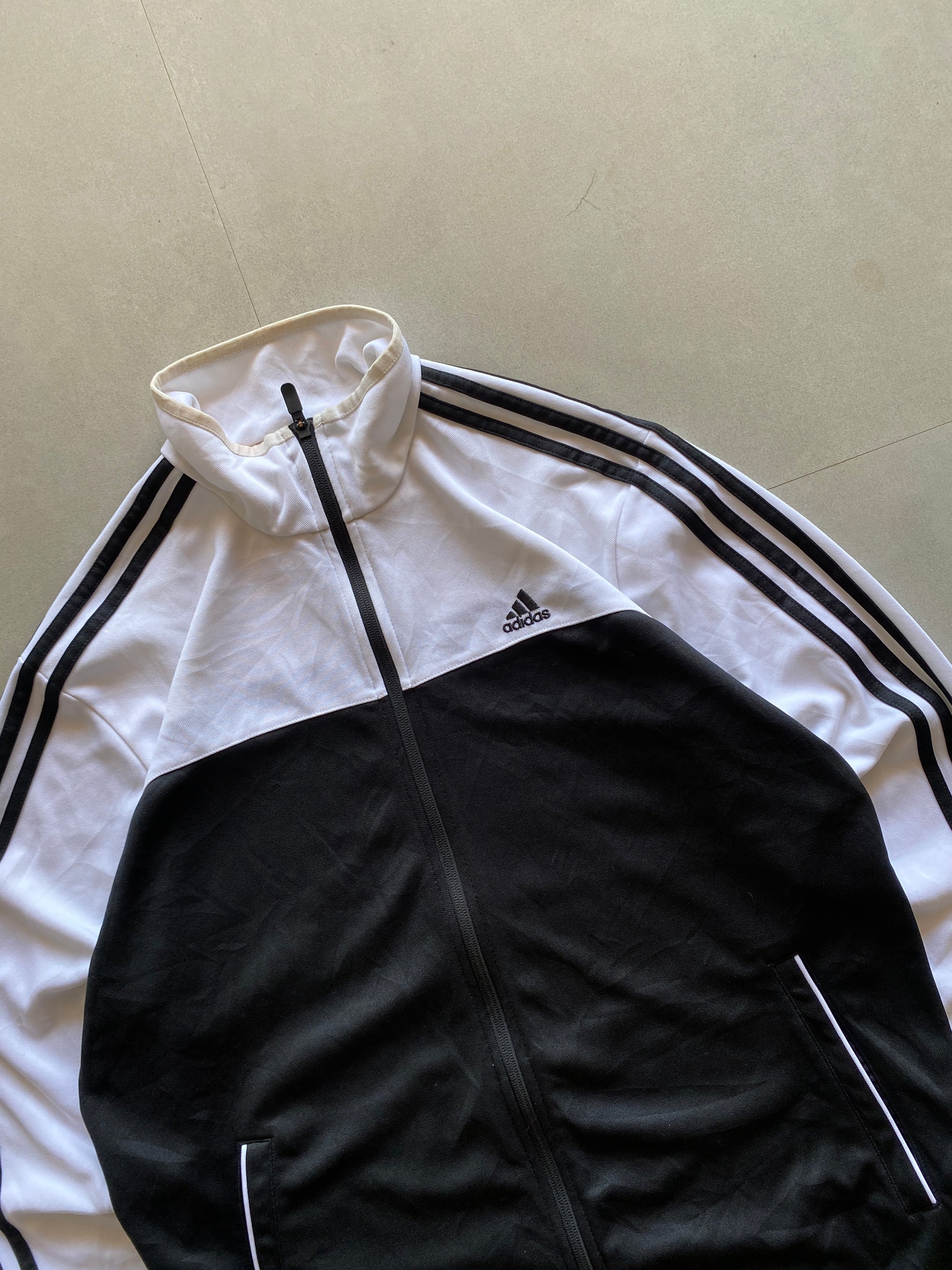 ADIDAS STRIPED JACKET - L