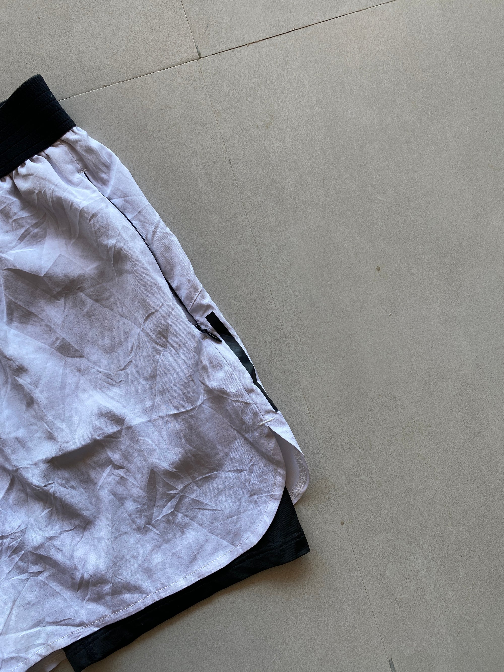 SHORTS - M