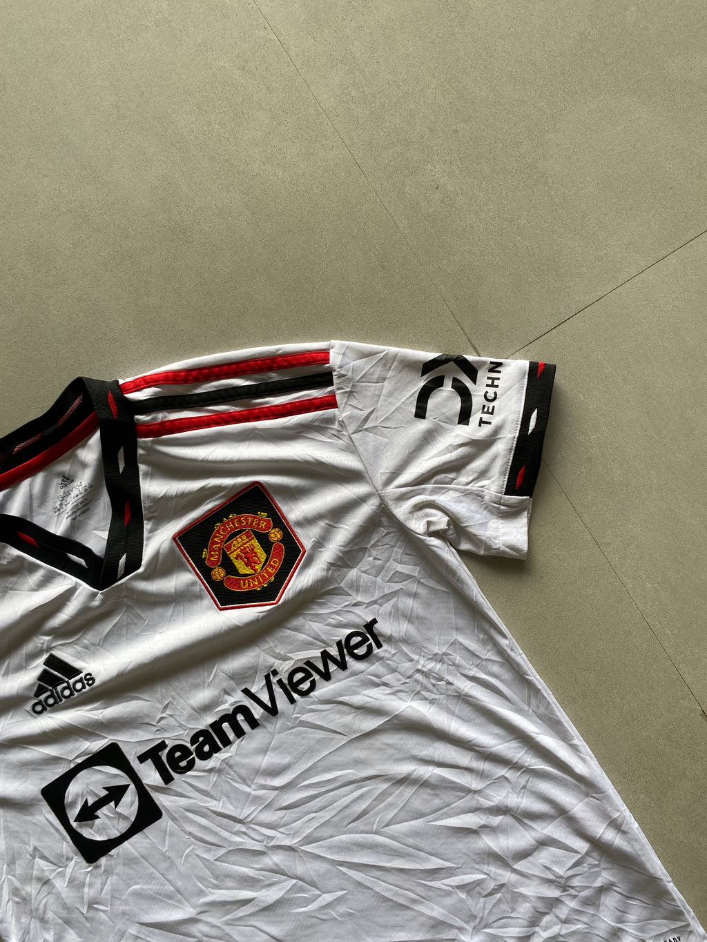 2022 ADIDAS MANCHESTER UNITED JERSEY - XS