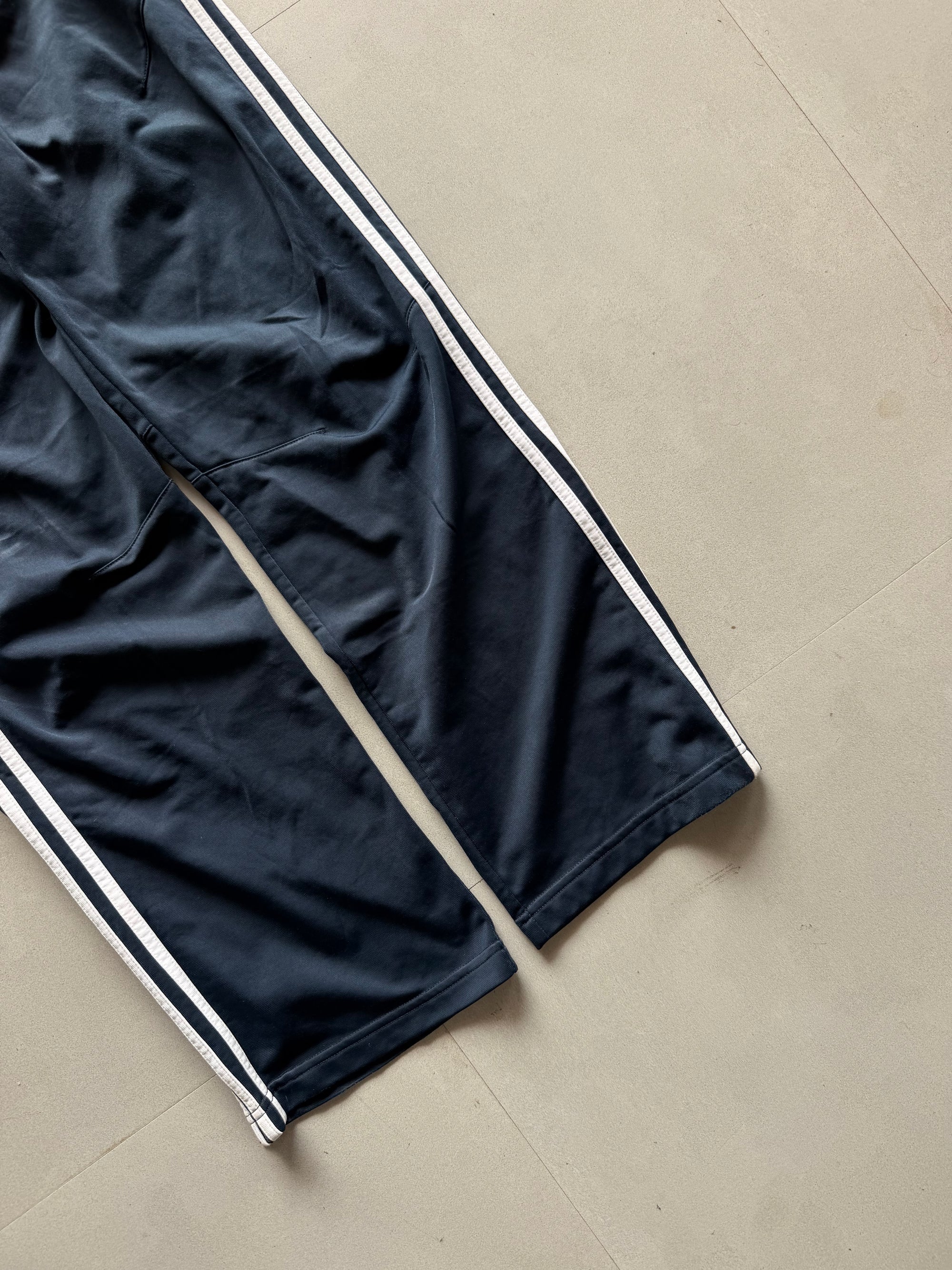 ADIDAS STRIPED TRACK PANT16 - M