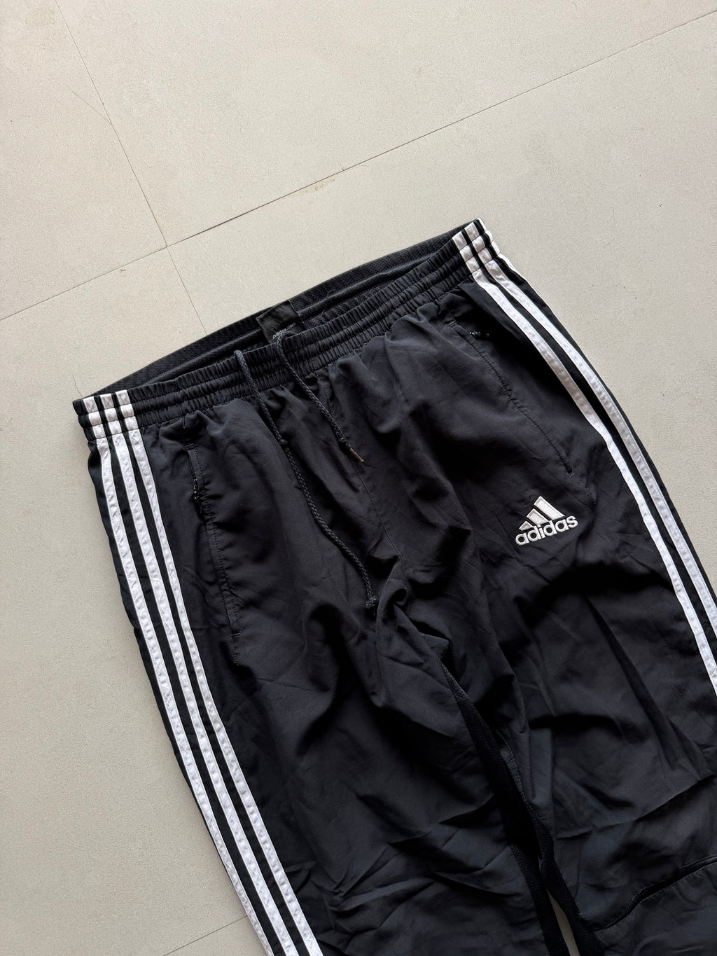 ADIDAS STRIPED TYRACK PANT28 - M