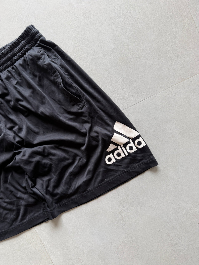 ADIDAS BIG LOGO SHORTS - M