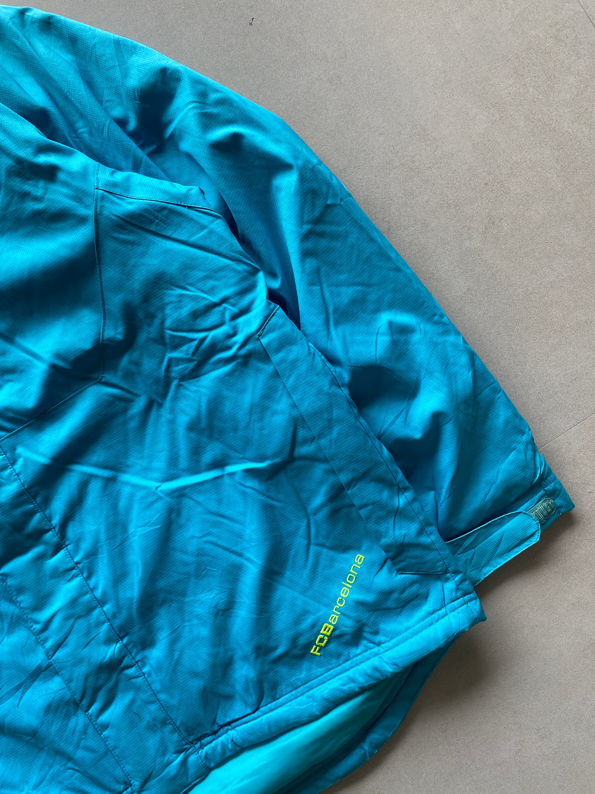 VINTAGE NIKE BARCELONA PUFFY JACKET - M