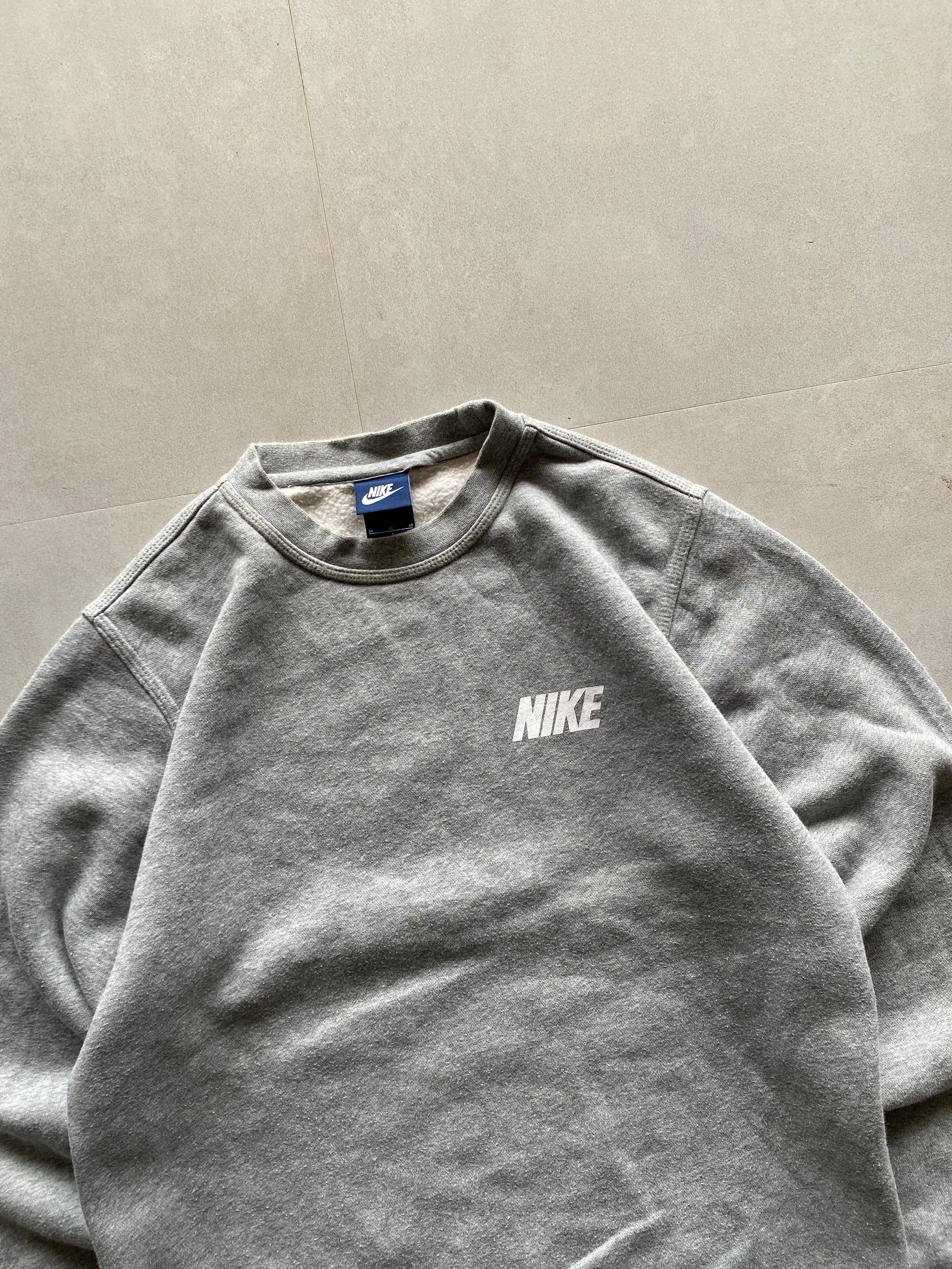 VINTAGE NIKE CREW NECK - M