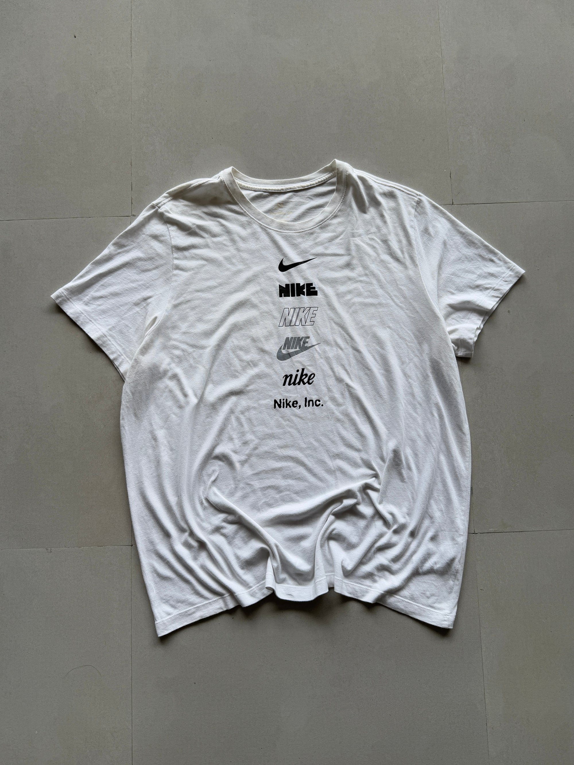 NIKE MULTI LOGO TEE - XL