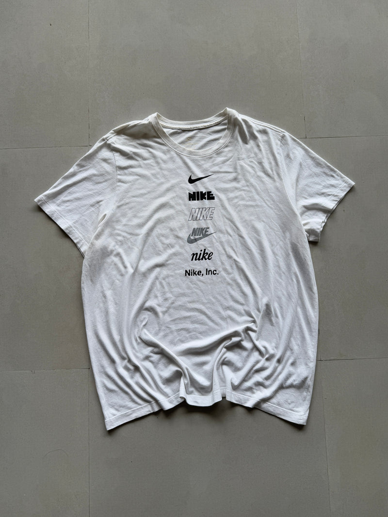 NIKE MULTI LOGO TEE - XL