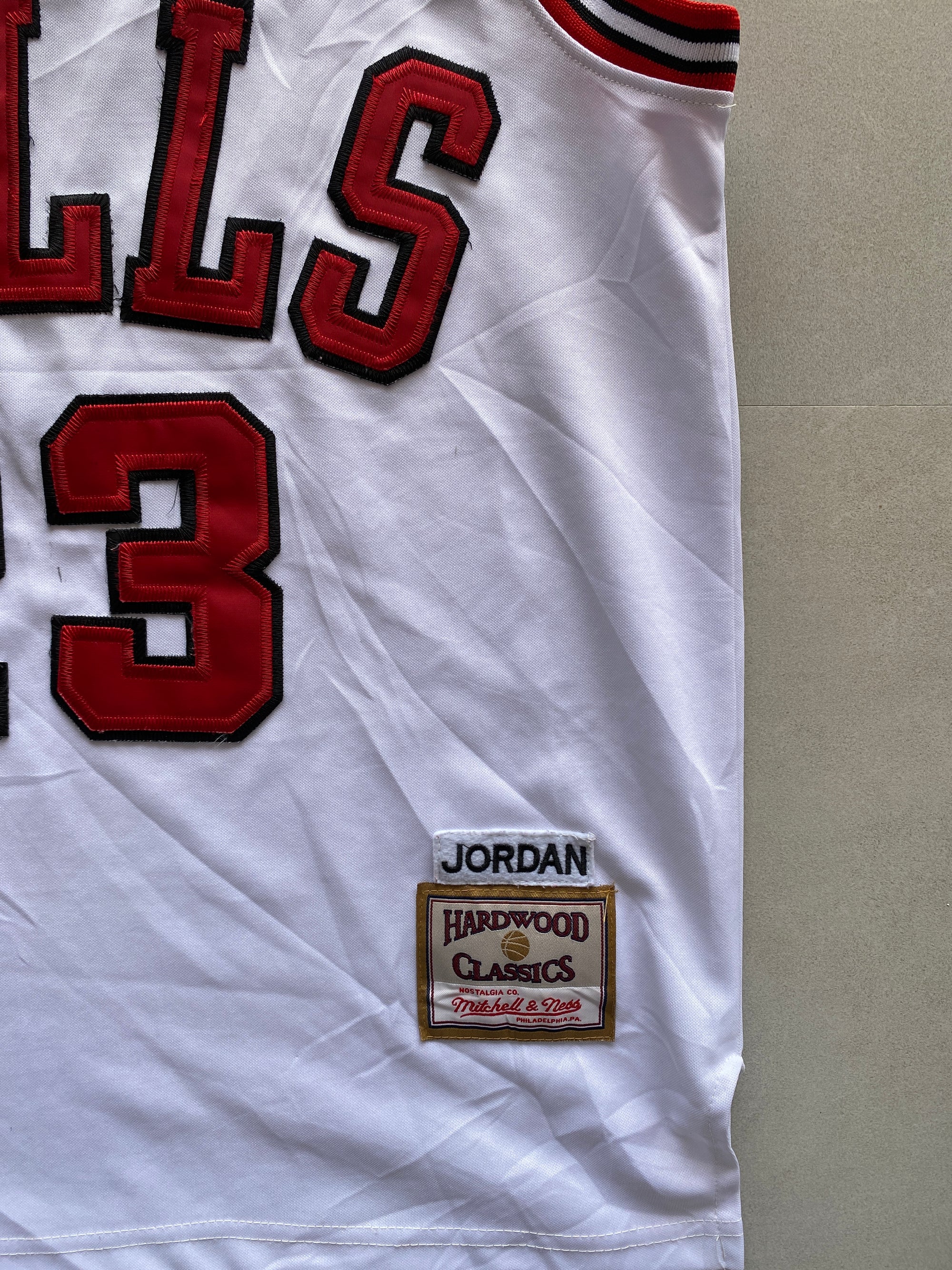 BULLS JORDAN 23 BASKETBALL JERSEY - M