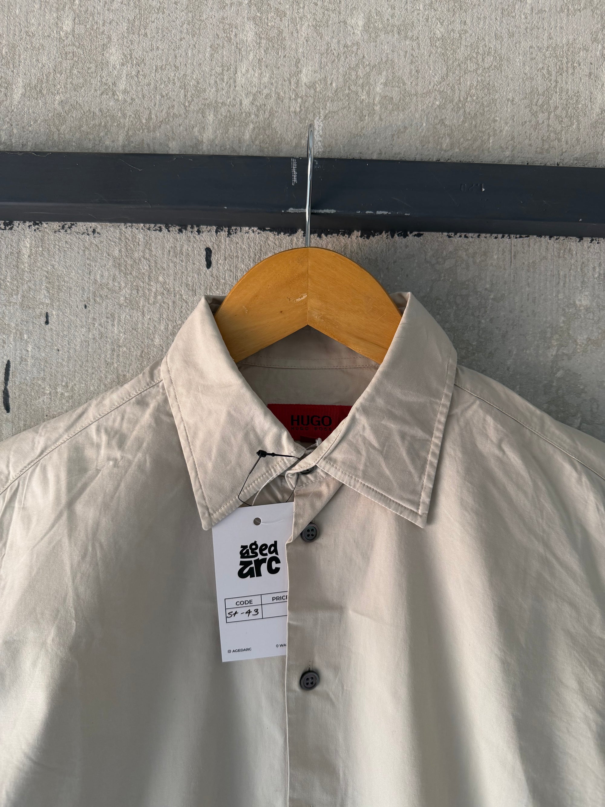 HUGO BOSS SHIRT - M ST 43