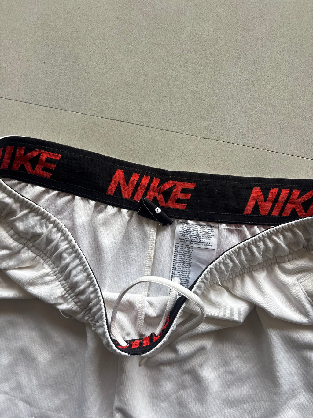 NIKE BIG SWOOSH SHORTS - M