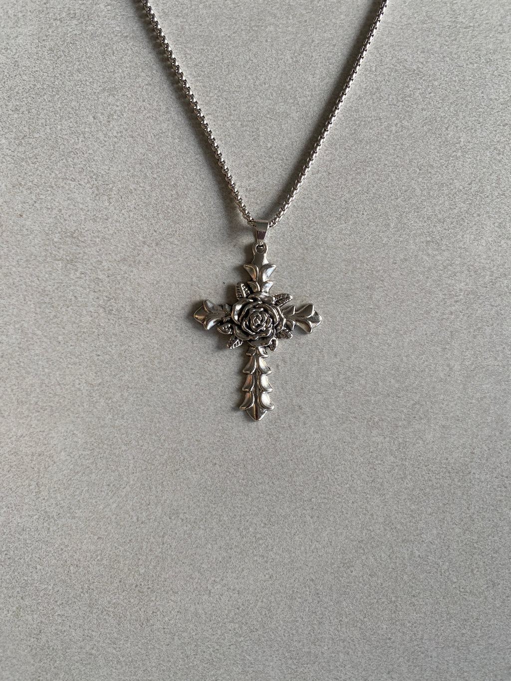 ROSE CROSS PENDANT CHAIN