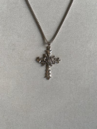 ROSE CROSS PENDANT CHAIN