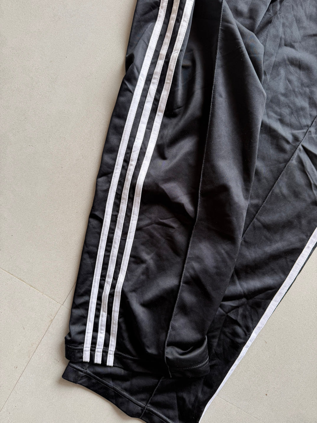 ADIDAS BAGGY STRIPED TRACK PANT114 - M
