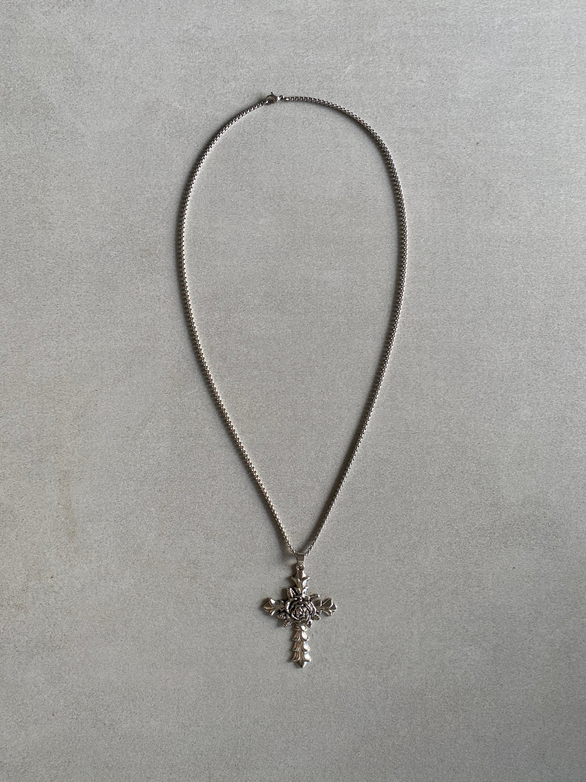 ROSE CROSS PENDANT CHAIN
