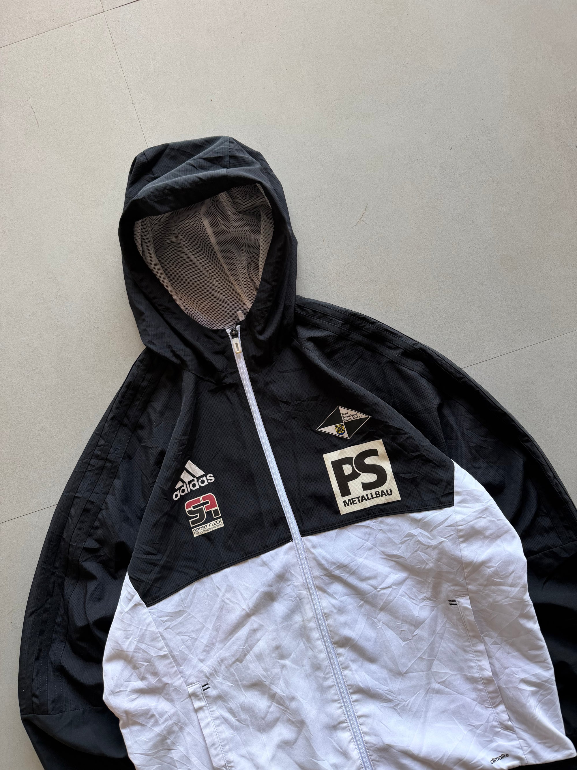 ADIDAS HOODED JACKET - L