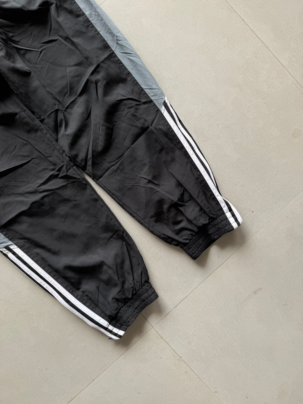 ADIDAS STRIPED TRACK PANT10 - M
