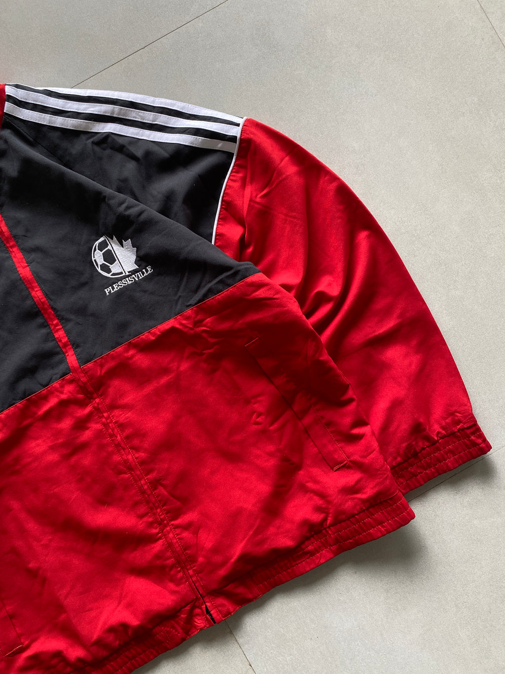 VINTAGE ADIDAS STRIPED JACKET - M