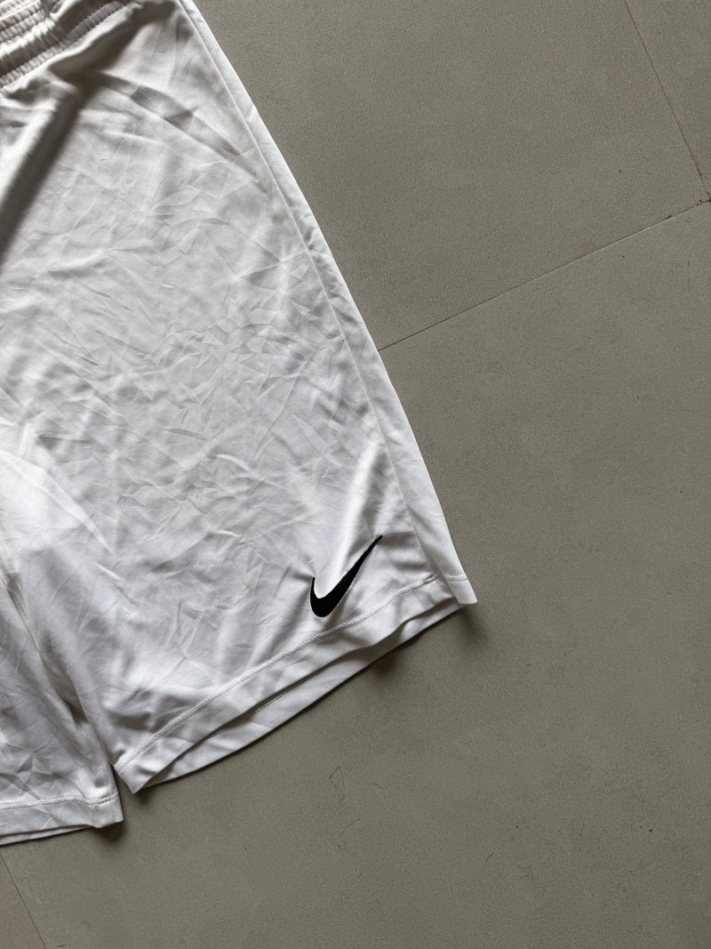 NIKE BASIC SHORTS - XL