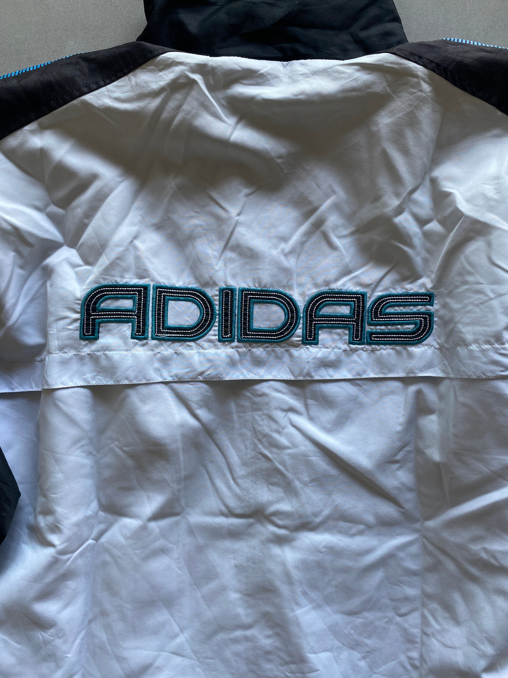 ADIDAS STRIPED JACKET - XL