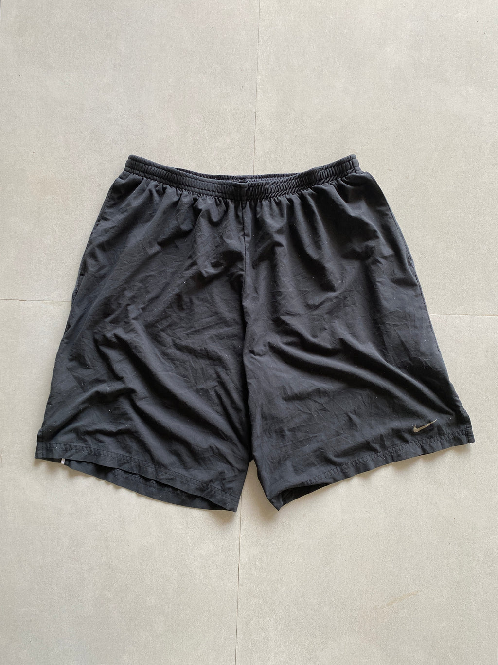 NIKE BASIC SHORTS - M