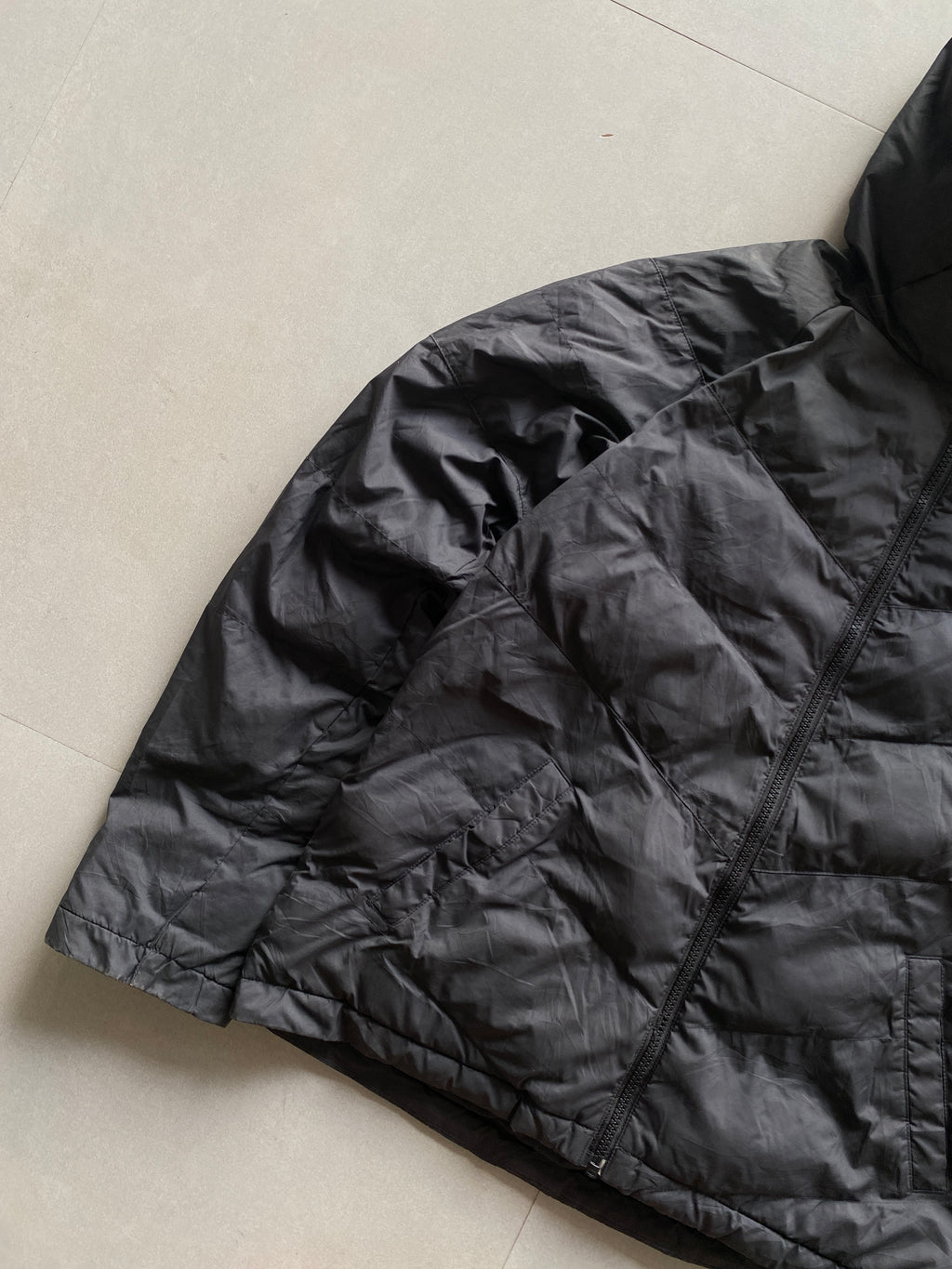 NIKE SYNTHETIC FILL HOODED PUFFER JACKET - S